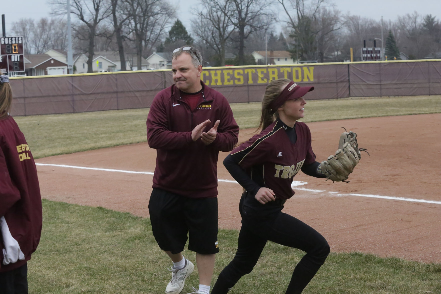 Gallery Bulldogs vs Trojans in softball
